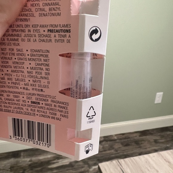 Fragrance Sample Bundle - Picture 8 of 14